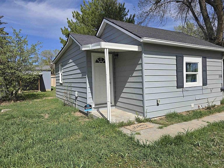 516 W Avenue C photo 2