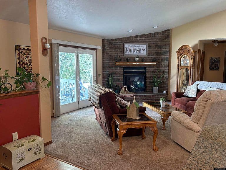 450 Faith Dr photo 3