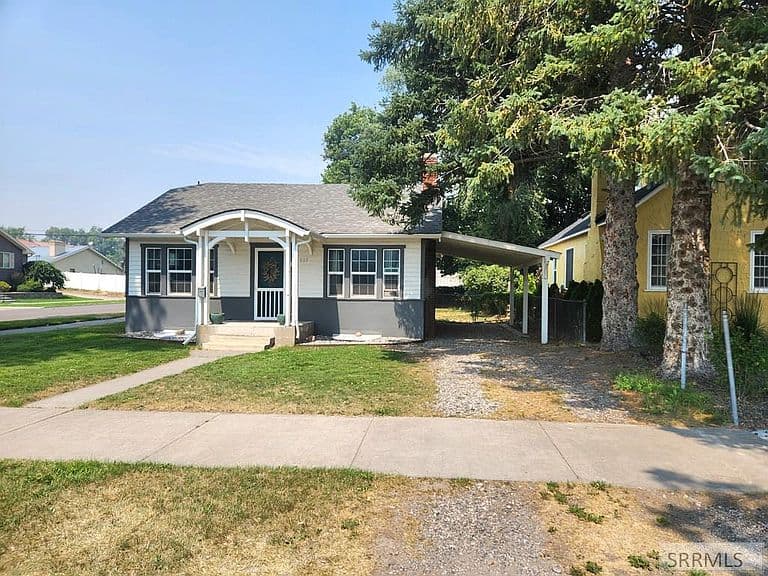 305 4th St photo 2