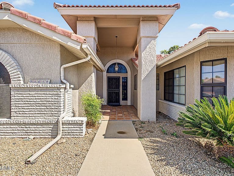 21019 N DESERT SANDS Drive photo 2