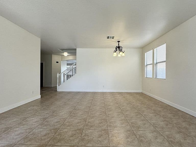 46120 W BELLE Avenue photo 2
