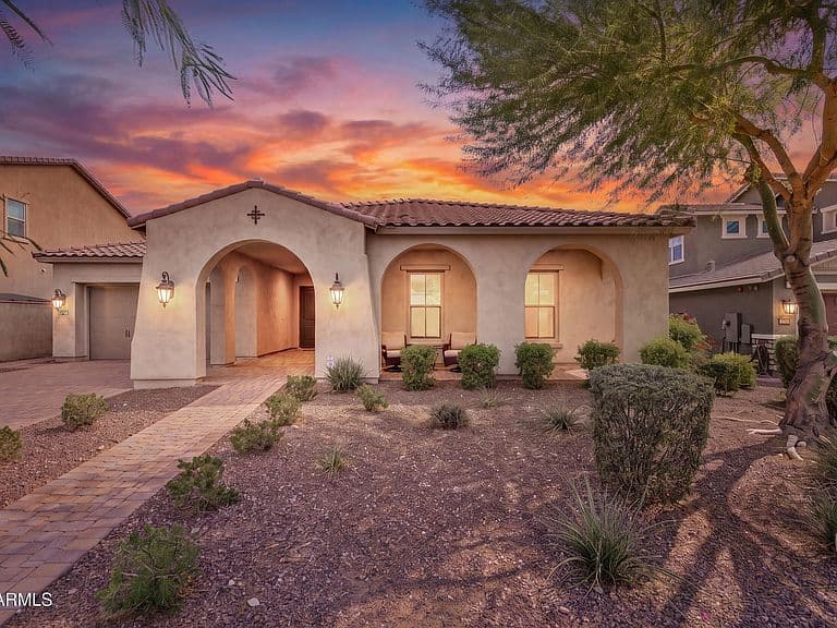 2317 N BEVERLY Place photo 2