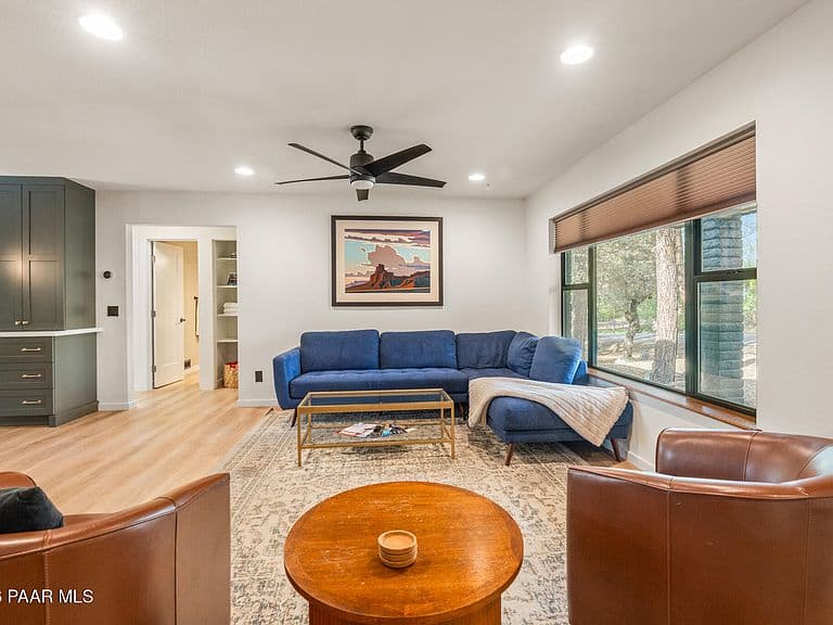 405 Highland Ave photo 3