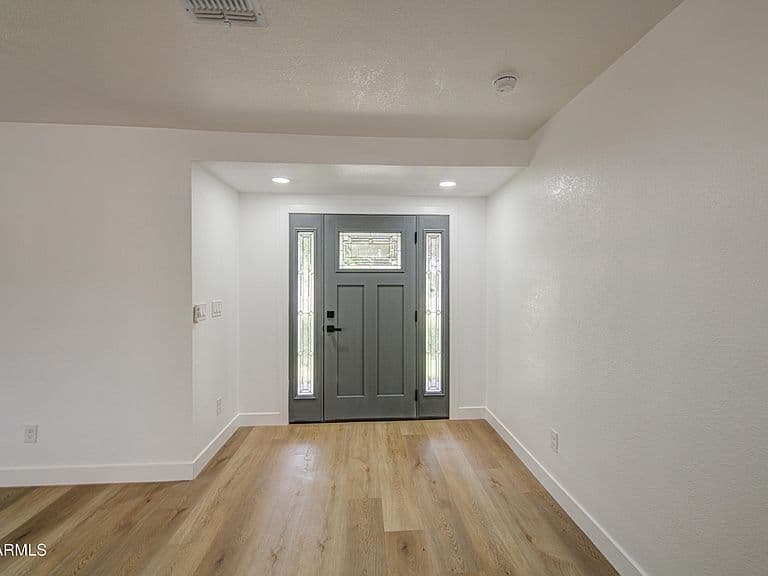 512 E NARRAMORE Avenue photo 5