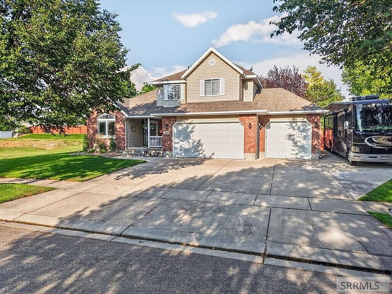 636 Gary St photo 1