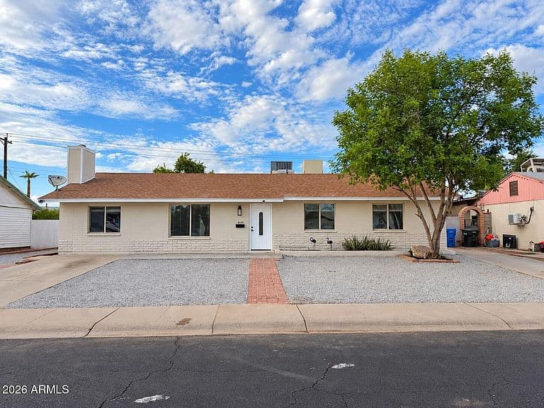 8108 W TRAFALGAR Avenue photo 2