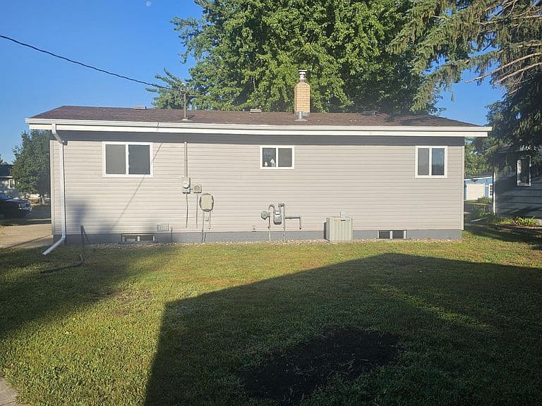1726 4th Ave NE photo 3