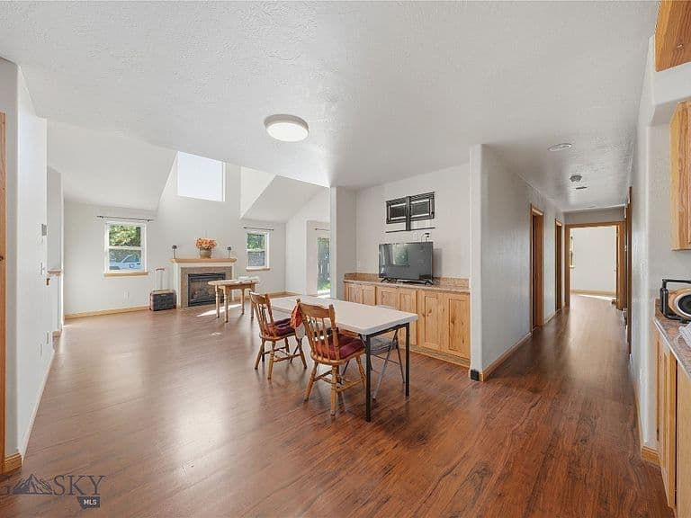 3108 Oliver St photo 4