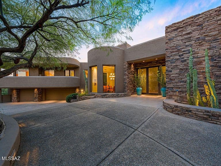 6211 N Desert Moon Loop photo 2