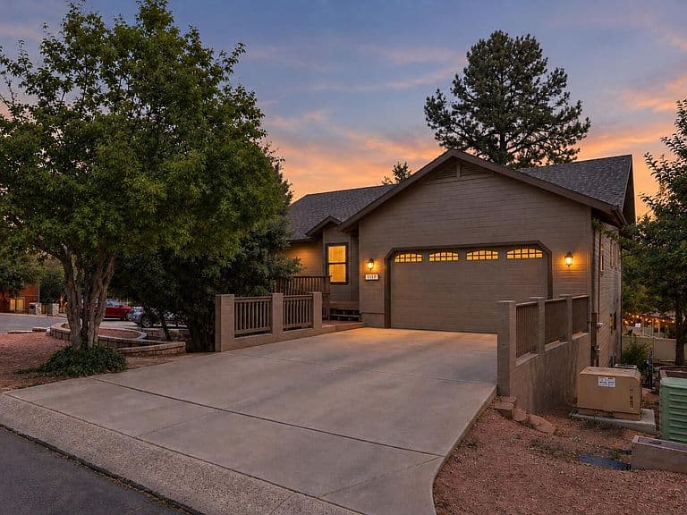 1117 N Bavarian Way photo 2
