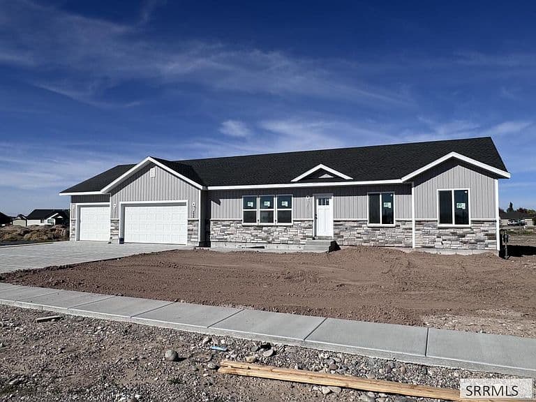 4049 E 146 N photo 5