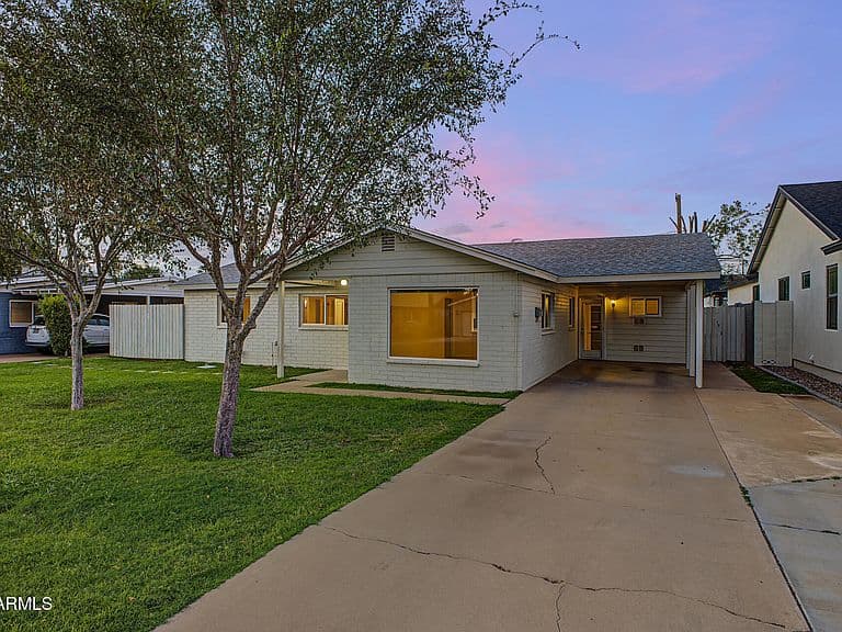 4234 E EARLL Drive photo 4