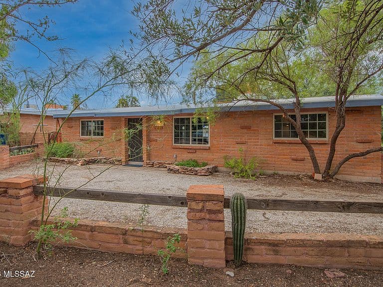 6843 E Scarlett St photo 1