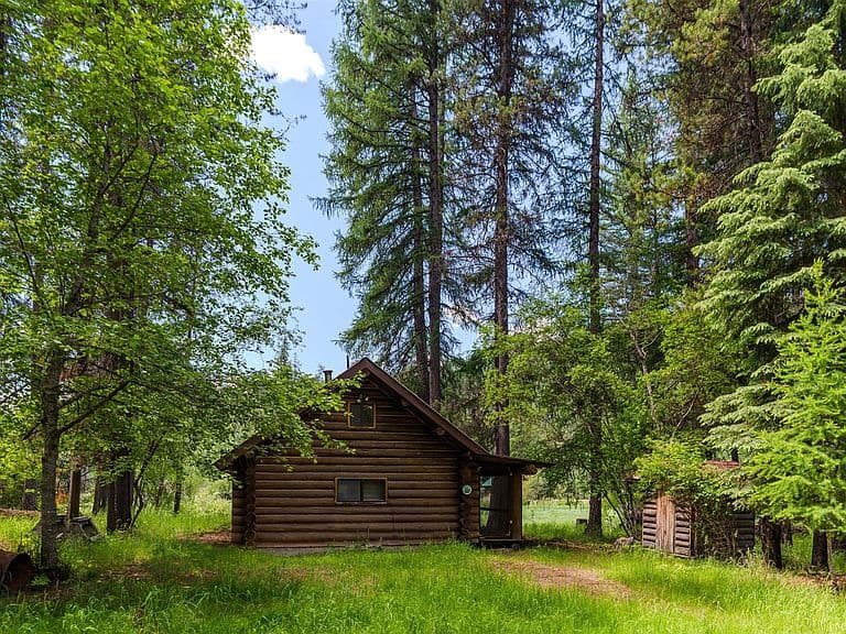 796 Tamarack Ln photo 2
