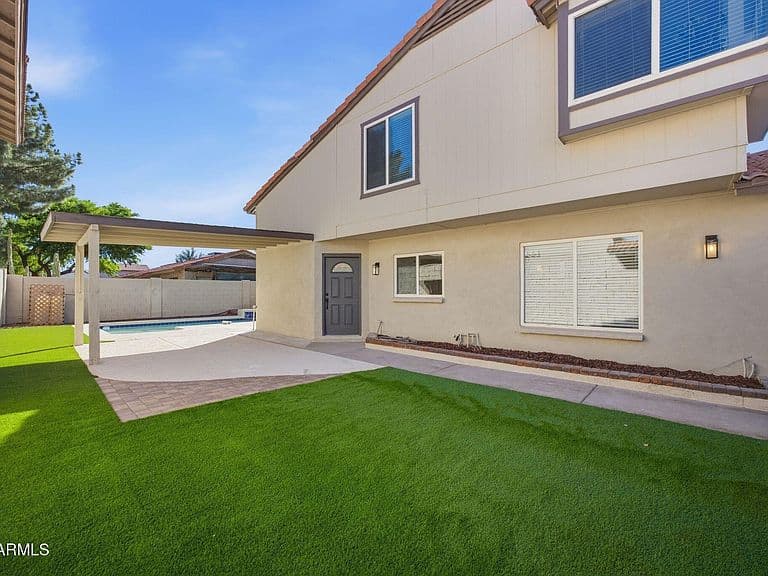2668 W TEMPLE Street photo 5