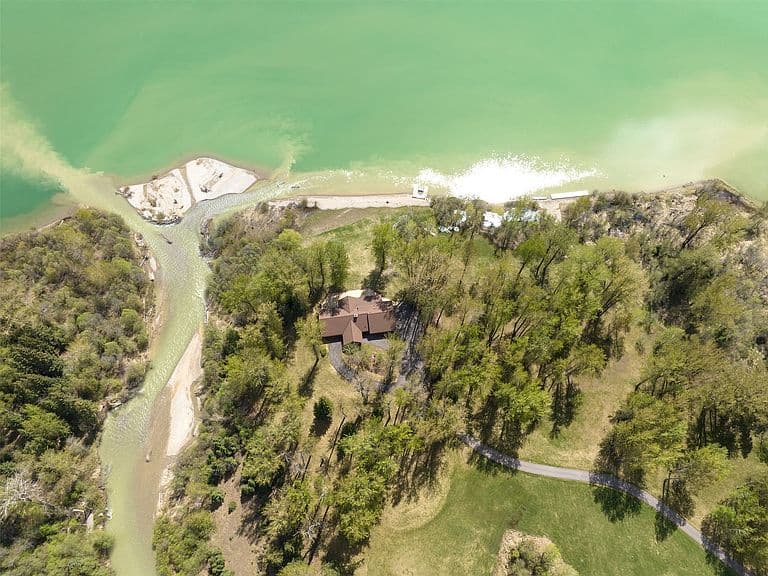 405 Delrey Rd photo 5