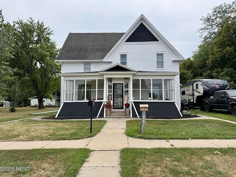 114 W Park Ave photo 3