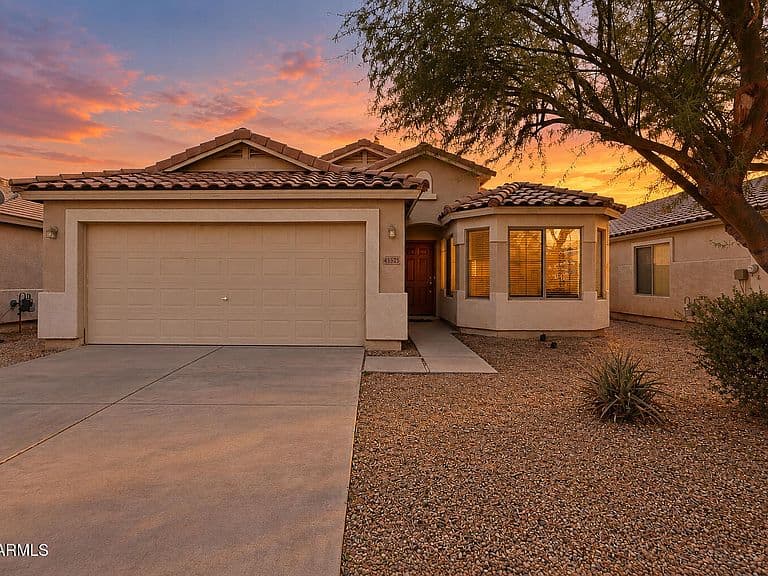 45525 W DIRK Street photo 2