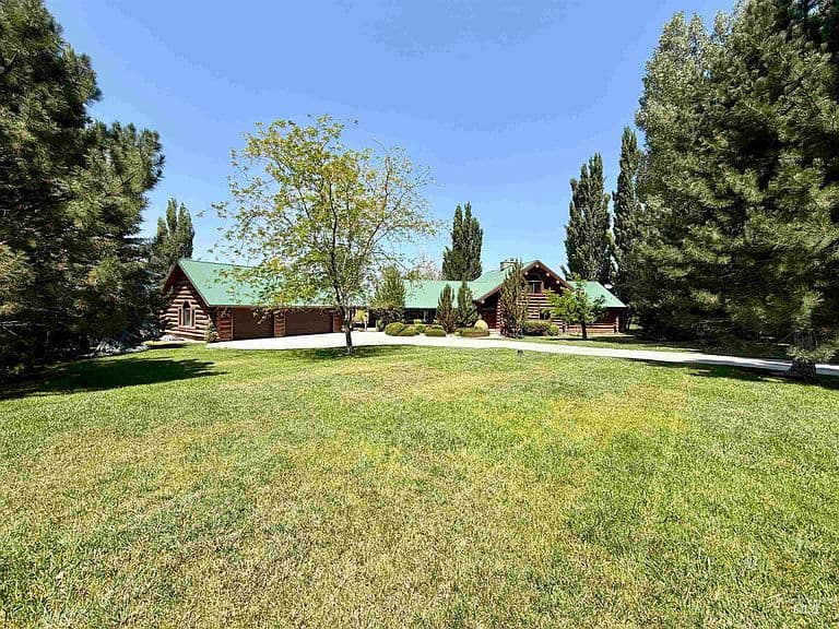 4139 Creekview Dr photo 1