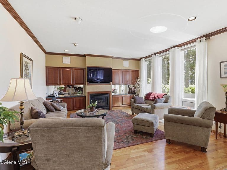 4790 E Inverness Dr photo 5