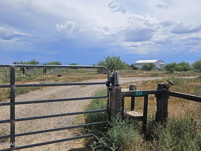 111 E GILA Drive photo 3