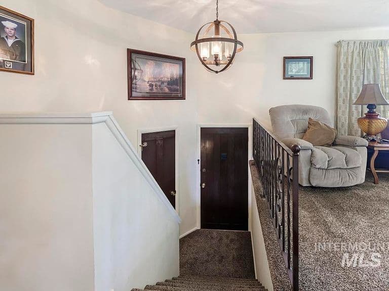 2148 Alta Vista Cir photo 4