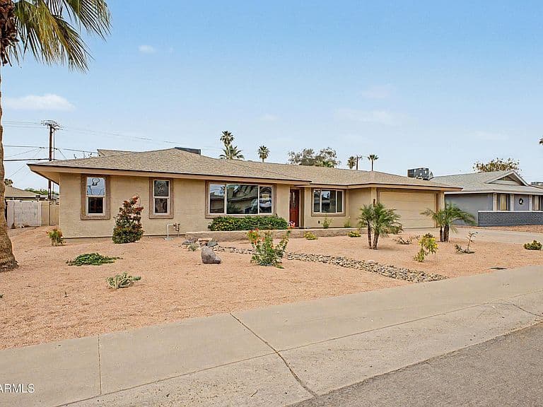922 E LOYOLA Drive photo 2