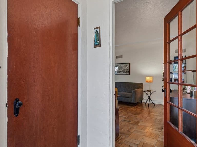 309 Hauser Blvd photo 4