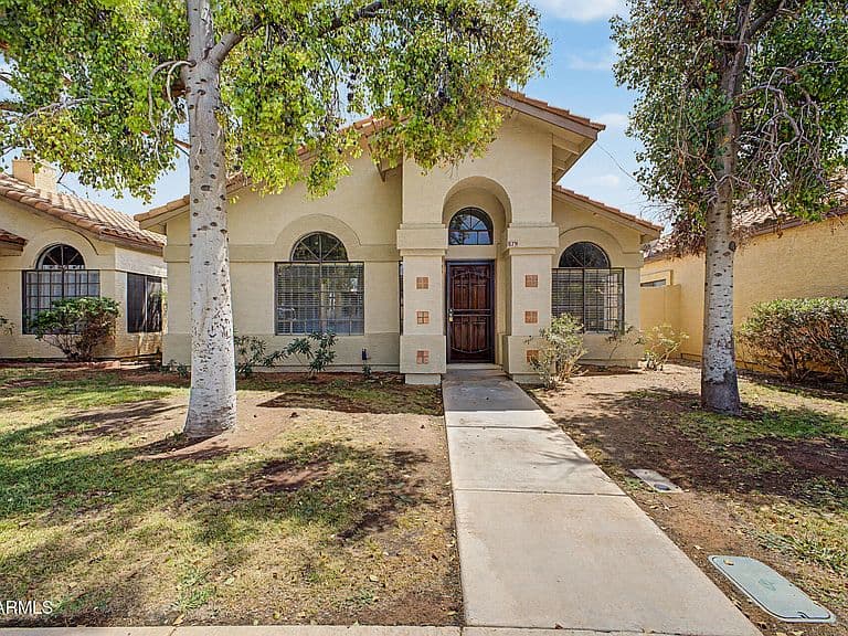 879 E HEARNE Way photo 1