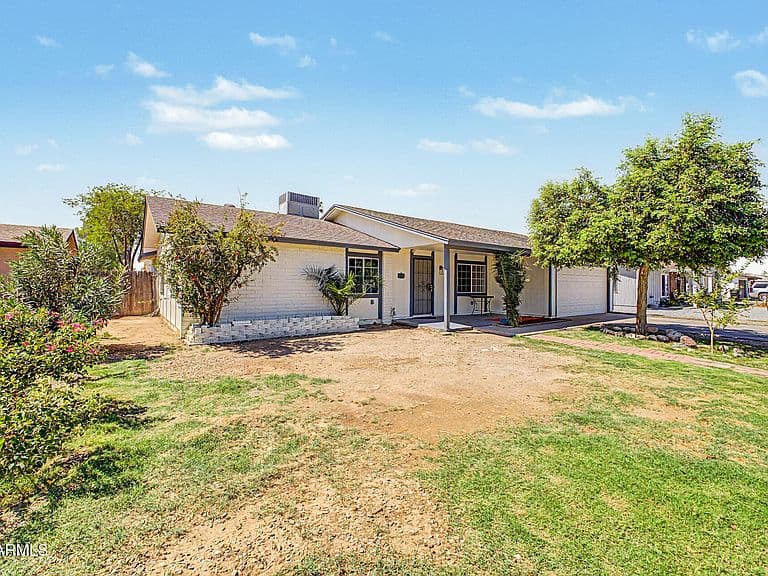 8621 W TURNEY Avenue photo 3