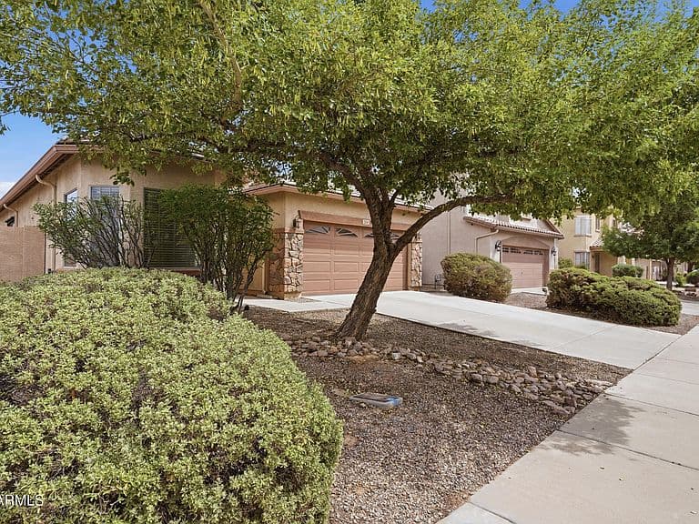 334 W RIO Drive photo 2
