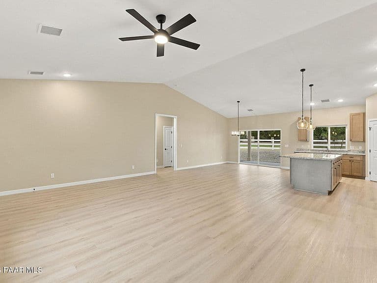 934 Aubrey Ln photo 5