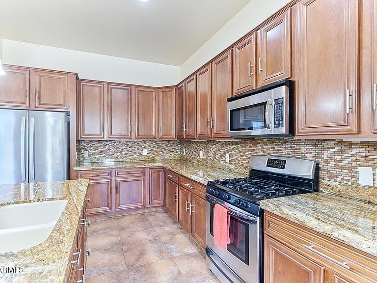 16920 W Hilton Avenue photo 3