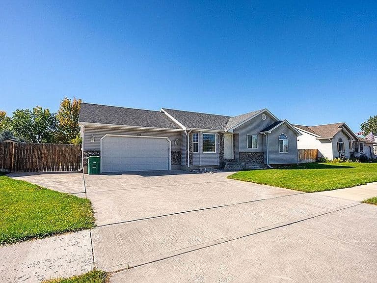 3059 N Highpoint Dr photo 2