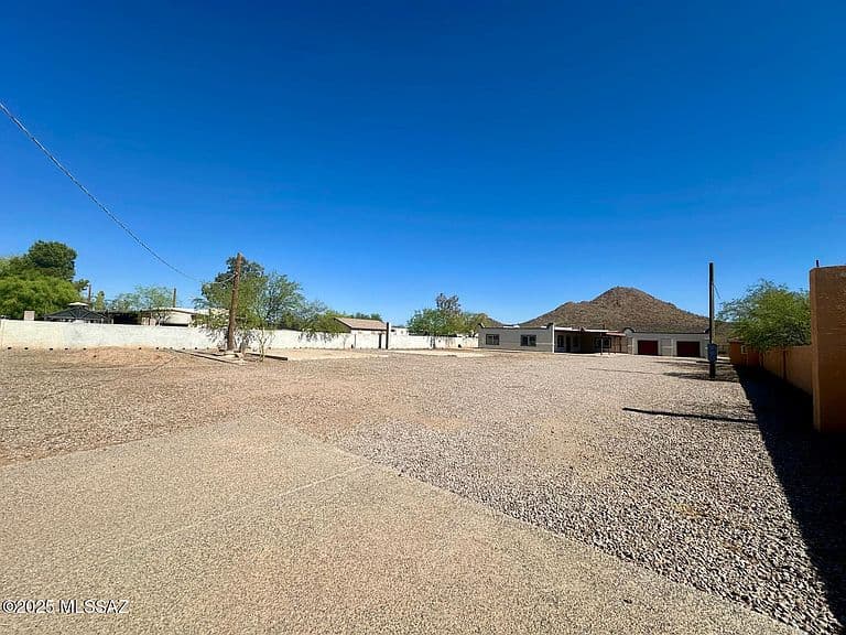 3900 W Calle Torim photo 4