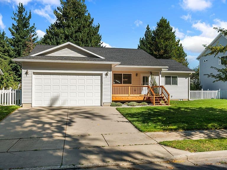 414 Louis Ln photo 1