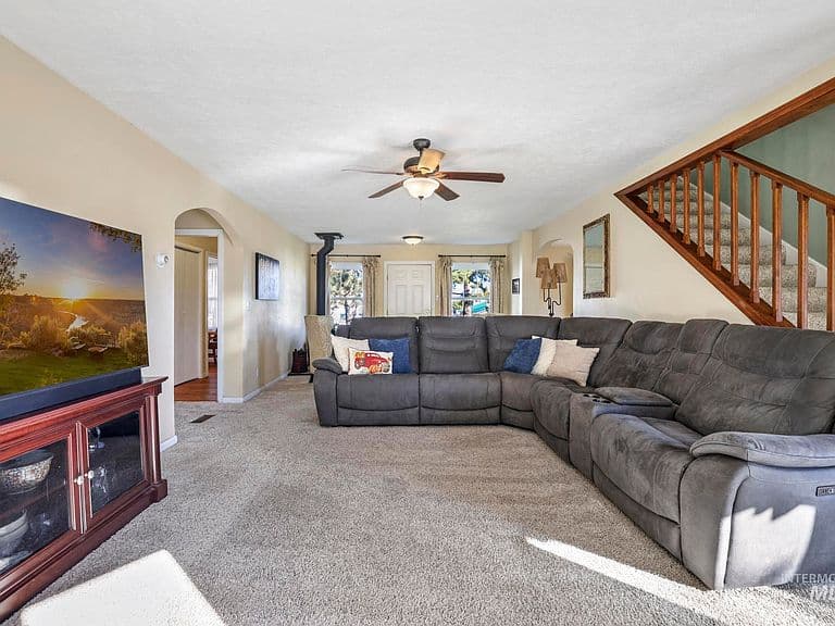 1213 Burley Ave photo 4