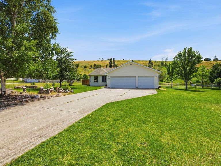 3255 Rodeo Rd photo 3