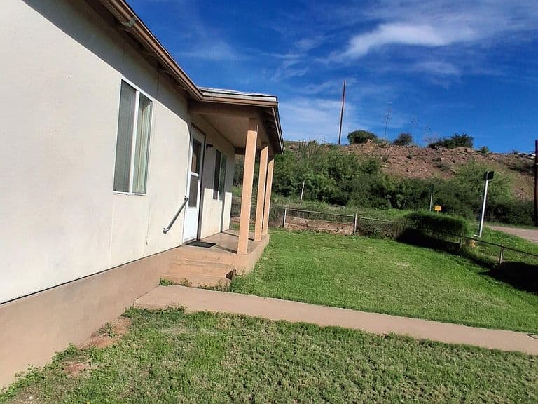7 Sacramento Ave photo 3