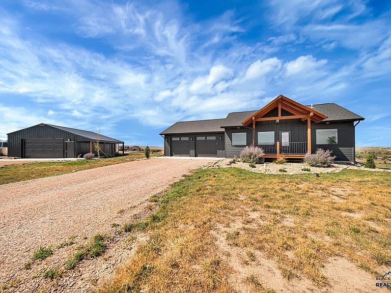 22847 Gateway Dr photo 1