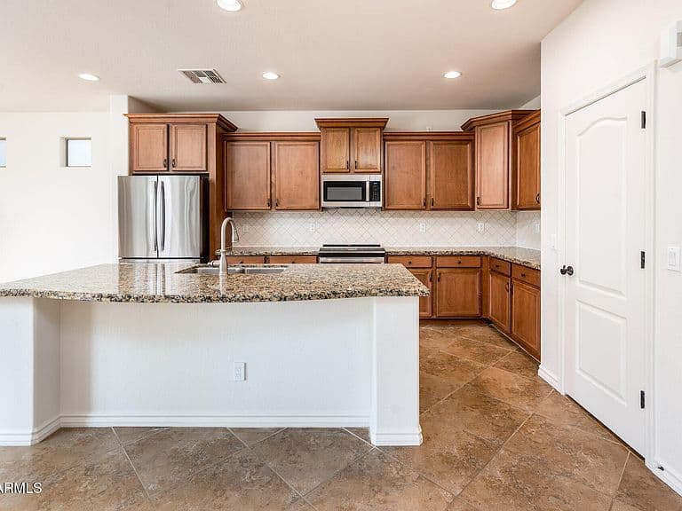 685 E HUMMINGBIRD Way photo 3