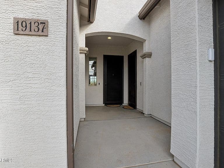 19137 W HAZELWOOD Street photo 5