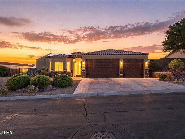 3267 Esmerelda Dr photo 1