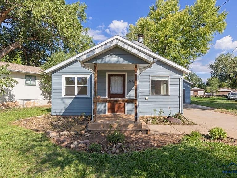 3614 Cottonwood St photo 2