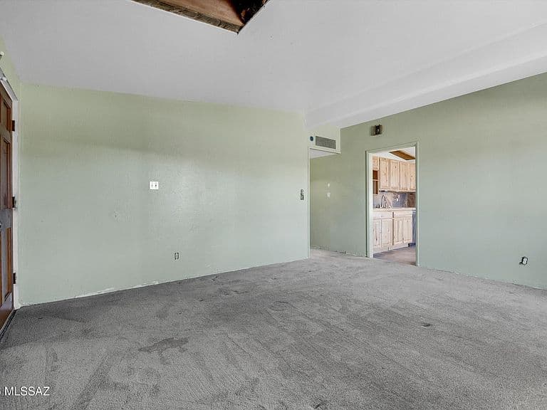 211 S Avenue B photo 4