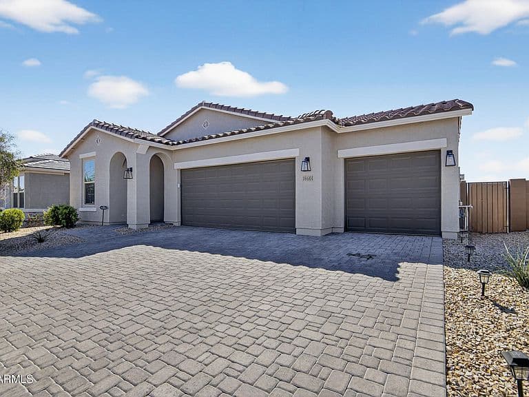 18601 W COTTONTAIL Lane photo 2