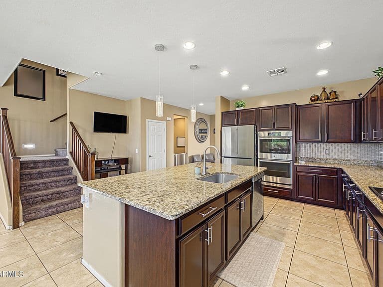 15787 W POINSETTIA Drive photo 4
