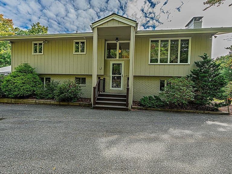 17 Ridge Road photo 2