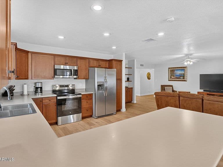 10614 N 65TH Avenue photo 4
