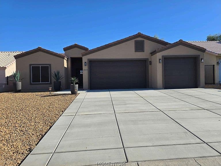 2029 E Desert Palms Drive photo 1